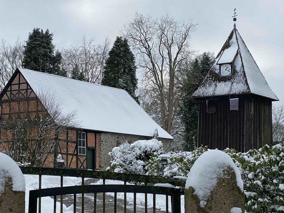 St._Magdalenen_Kirche_Undeloh_im_Schnee_Kopie.jpg 